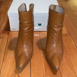 💯 authentic classic Manolo camel booties